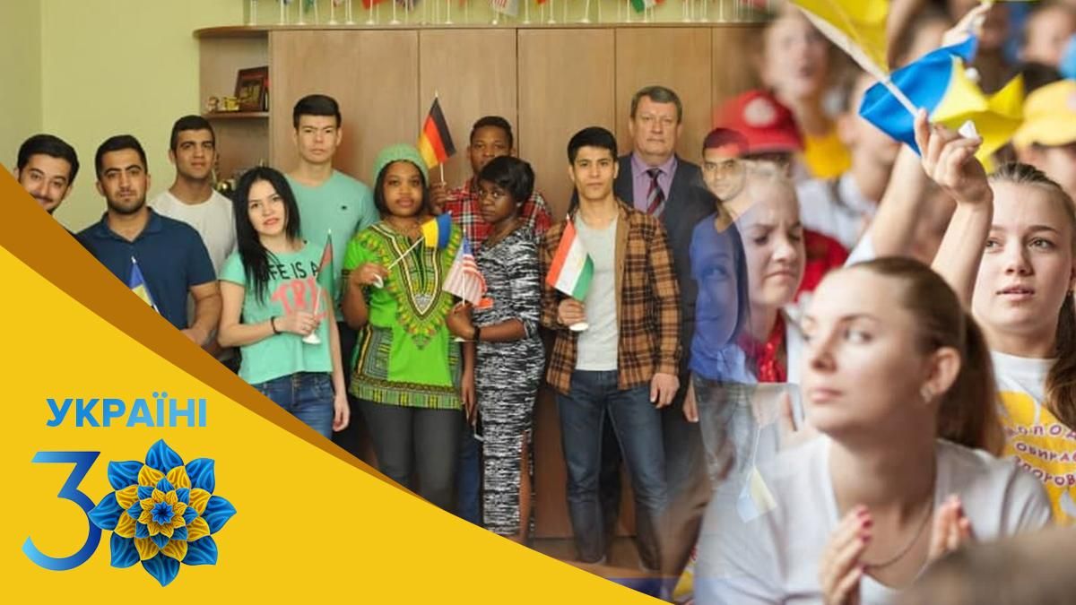 Вареники зі сметаною та чорний гумор: що найбільше вражає іноземців в Україні - Гарячі новини - 24 Канал Вареники зі сметаною та чорний гумор: що найбільше вражає іноземців в Україні - Гарячі новини - 24 Канал