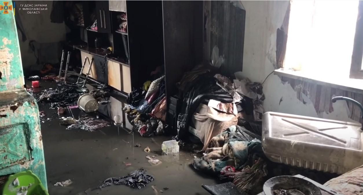 "Нігтями рвала двері": на Миколаївщині сусідка винесла з вогню 3 дітей - Україна новини - 24 Канал "Нігтями рвала двері": на Миколаївщині сусідка винесла з вогню 3 дітей - Україна новини - 24 Канал