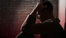 "Не годится плакать": мужчины также страдают от насилия, но редко признаются
