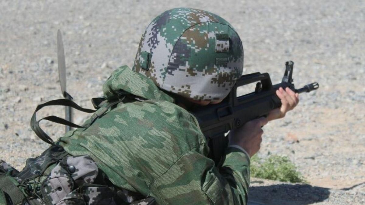 Виглядало, як колективний арешт: окупанти на Донбасі силою женуть людей на військові збори - Україна новини - 24 Канал Виглядало, як колективний арешт: окупанти на Донбасі силою женуть людей на військові збори - Україна новини - 24 Канал