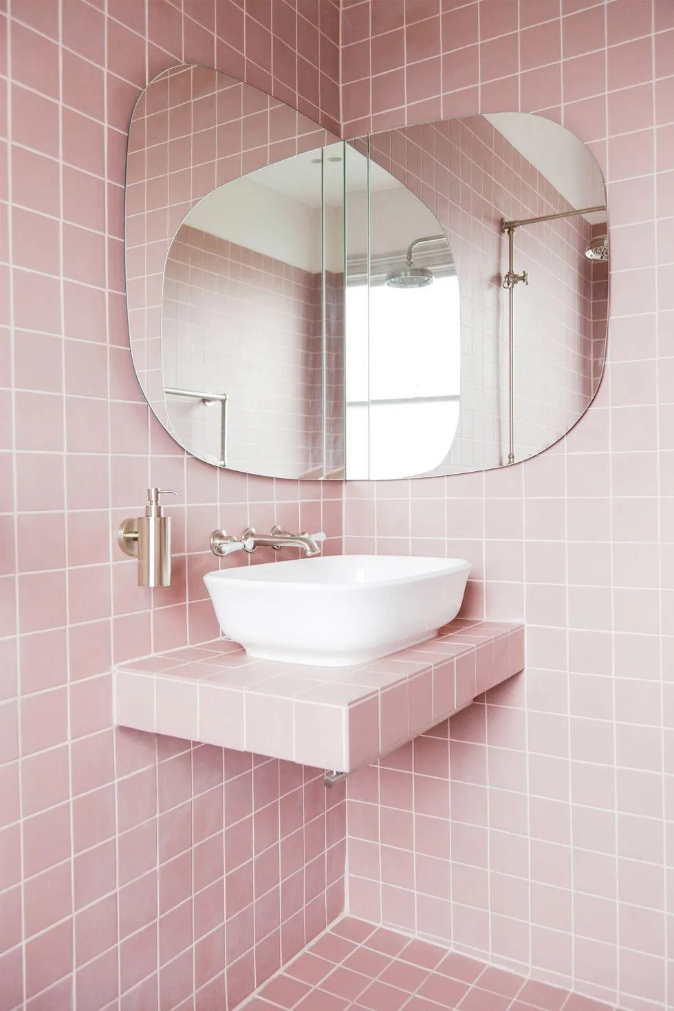 Як освіжити ванну кімнату: 10 оригінальних дзеркал для будь-якого стилю 