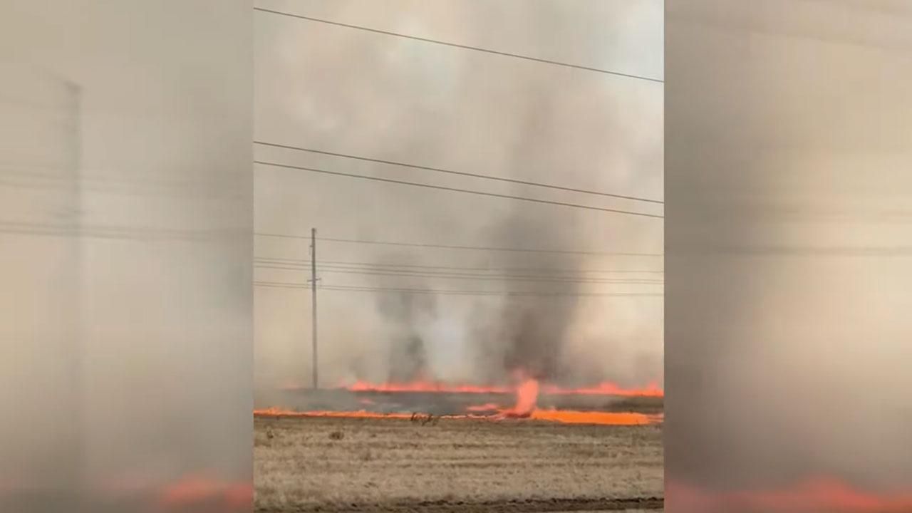 У Росії полем пронісся вогняний смерч: моторошне відео - Новини Росія - 24 Канал