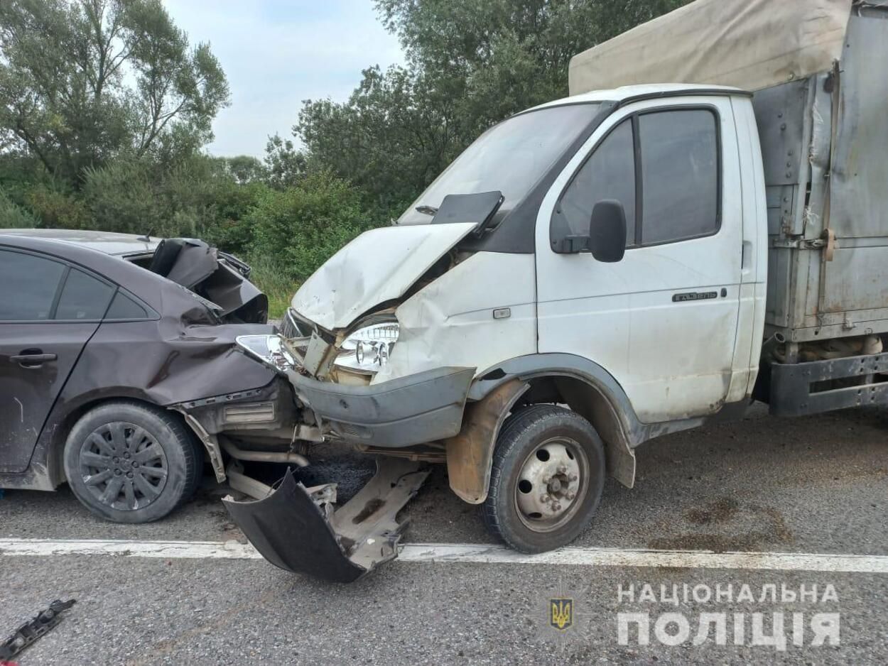 В сокрушительном ДТП на трассе Киев – Чоп пострадали 5 человек, среди которых 8-летний ребенок В сокрушительном ДТП на трассе Киев – Чоп пострадали 5 человек, среди которых 8-летний ребенок