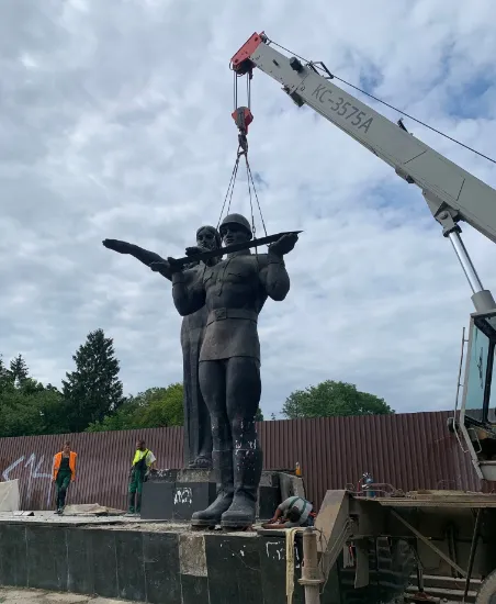 Знесли Монумент слави 30 років Незалежність 24 серпня 2021 Львів Декомунізація