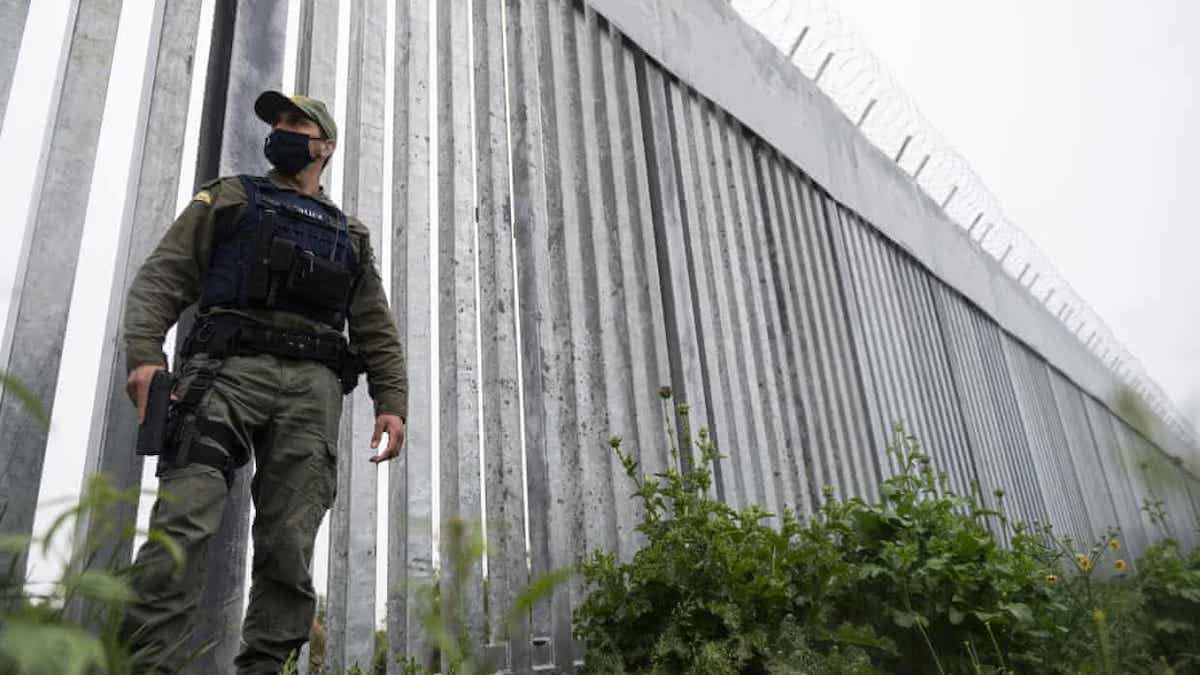 Против мигрантов: Греция поставила забор с колючей проволокой на границе с Турцией - 24 Канал