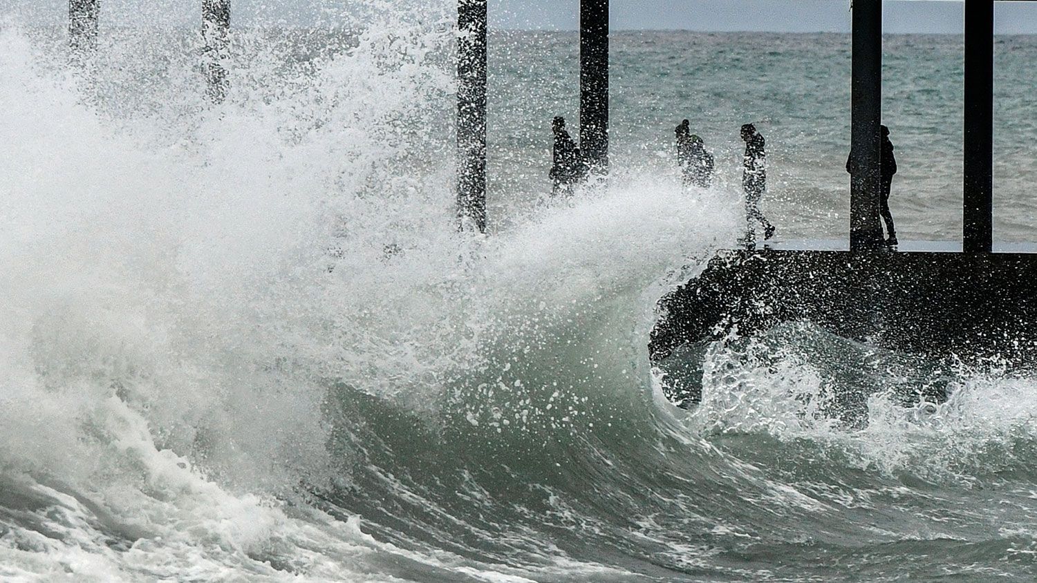 До Нью-Йорка наближається руйнівний ураган Генрі: ввели режим надзвичайного стану - Україна новини - 24 Канал До Нью-Йорка наближається руйнівний ураган Генрі: ввели режим надзвичайного стану - Україна новини - 24 Канал