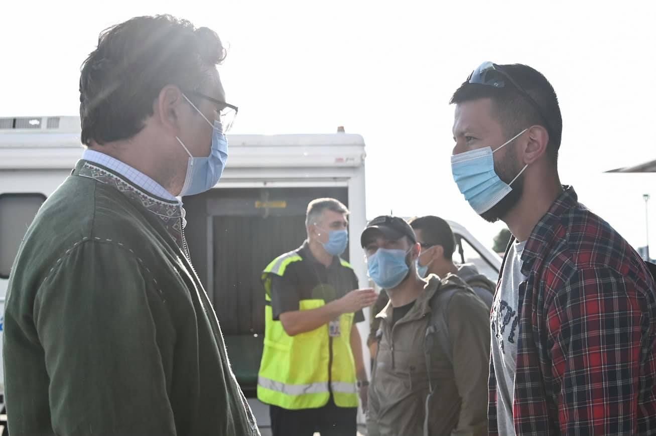 Журналісти, вагітна жінка та військові: кого вивезли на українському літаку з Кабула - 24 Канал Журналісти, вагітна жінка та військові: кого вивезли на українському літаку з Кабула - 24 Канал