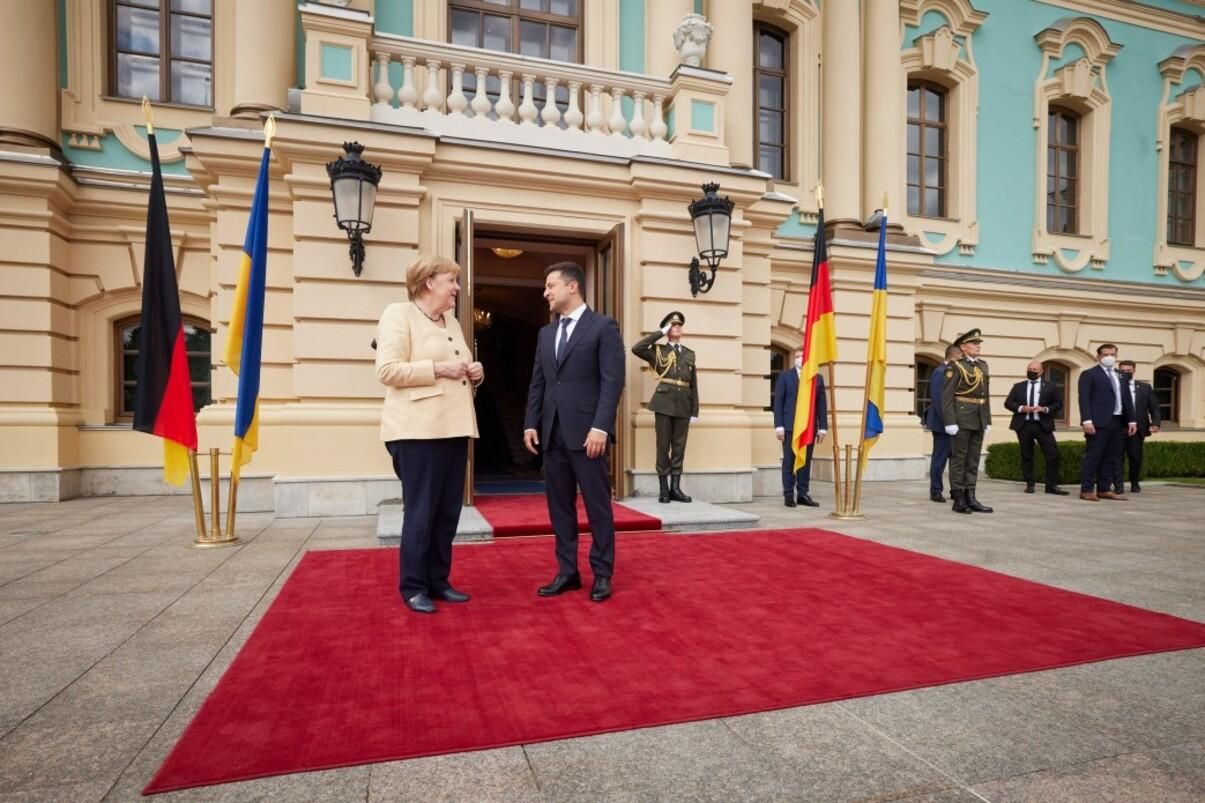 У Зеленского и Меркель началась закрытая встреча в Киеве