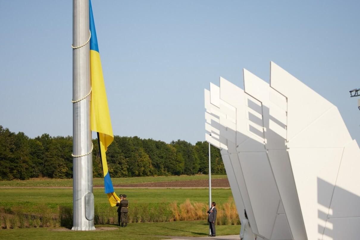 Символ мужності багатьох поколінь: як політики вітають українців з Днем Прапора - 24 Канал