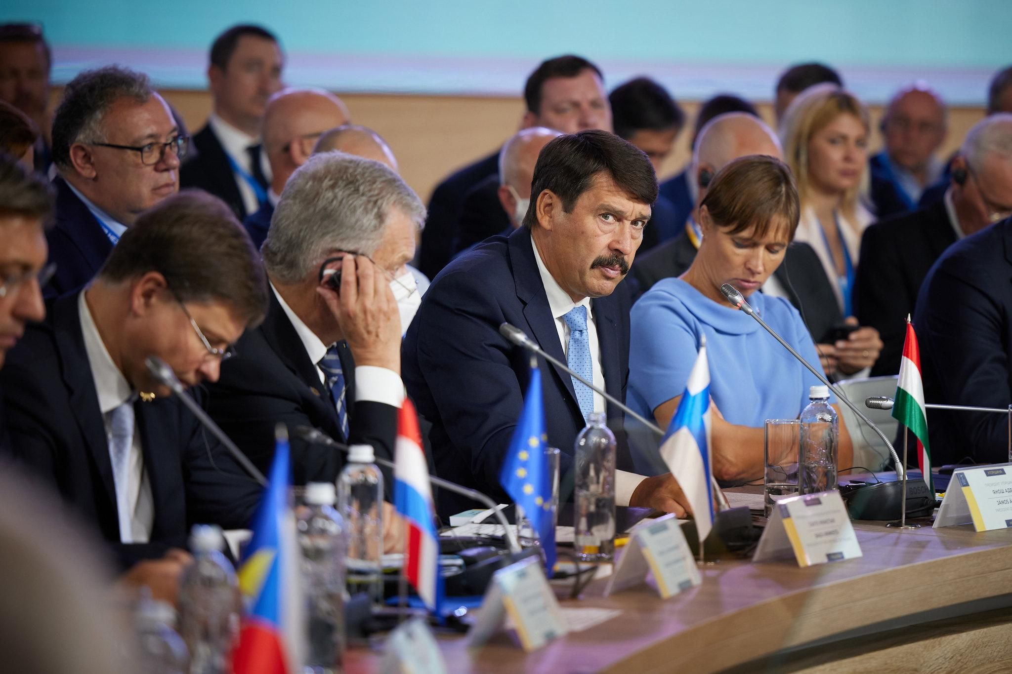 Президент Венгрии на Крымской платформе жаловался на судьбу венгров Президент Венгрии на Крымской платформе жаловался на судьбу венгров