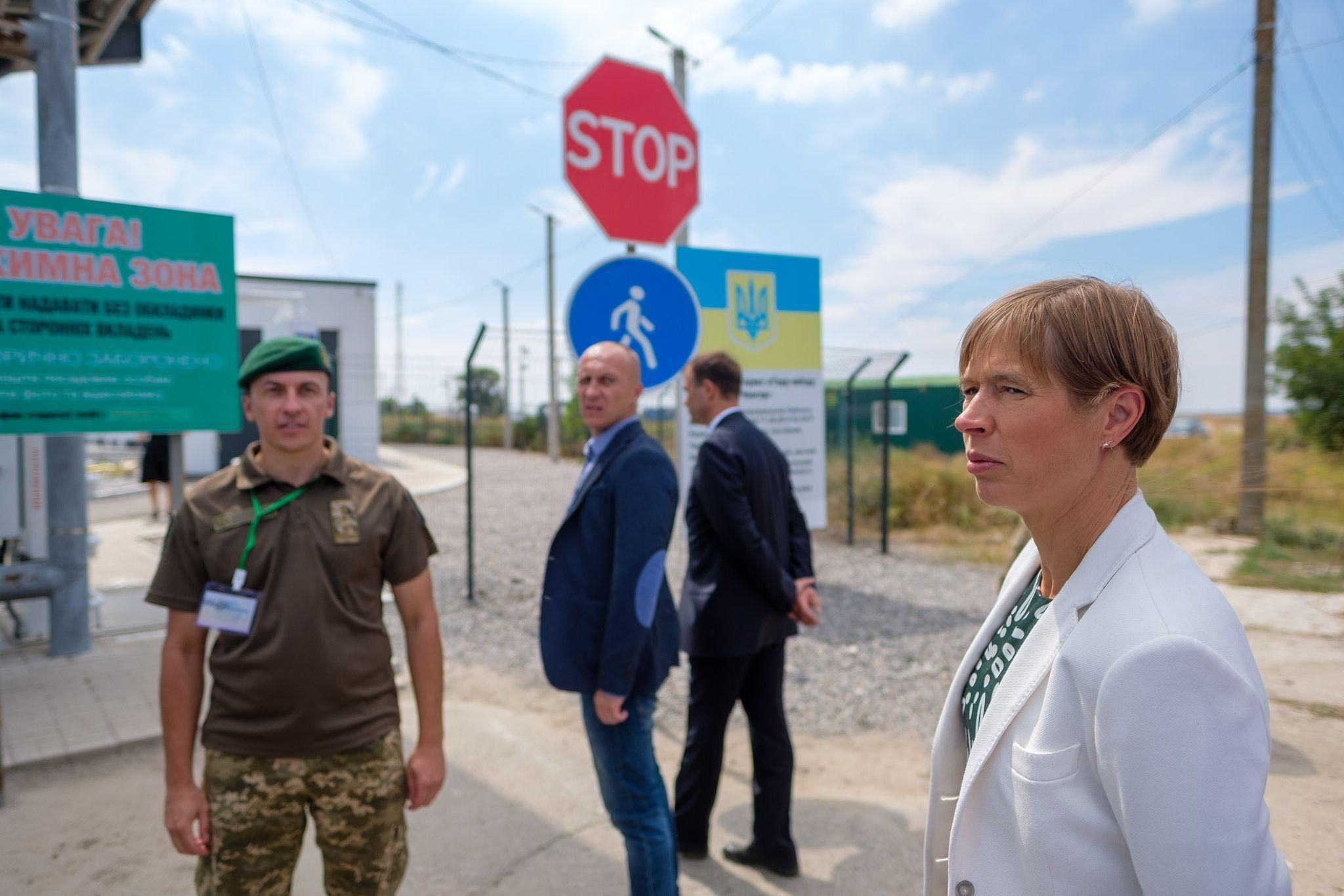 Целостность Украины необходимо восстановить, – Кальюлайд посетила админграницу с Крымом