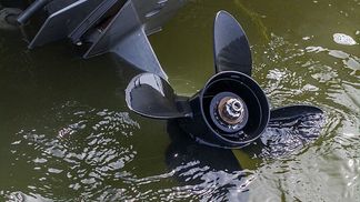 Под Кривым Рогом женщину сбил катер: пришлось ампутировать руку