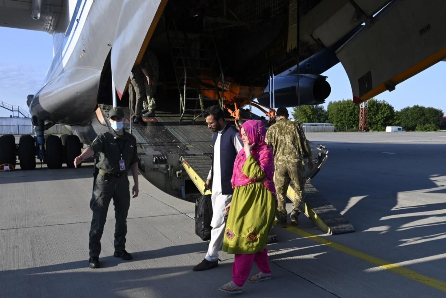 Український літак став останнім, що вилетів з аеропорту Кабула до його закриття - Новини світу - 24 Канал