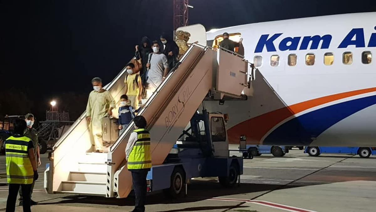 "У нас фактично вкрали літак": у МЗС розповіли шокуючі подробиці евакуації з Кабула - Головні новини - 24 Канал