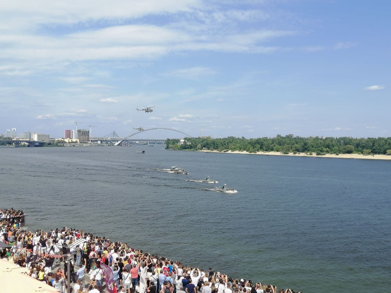 На Дніпрі відбувся річковий парад у День Незалежності: відео з грандіозного заходу - Новини Києва - Київ На Дніпрі відбувся річковий парад у День Незалежності: відео з грандіозного заходу - Новини Києва - Київ