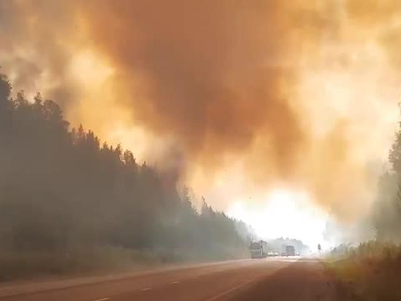 У Росії перекрили трасу Перм – Єкатеринбург через масштабну лісову пожежу - Росія новини - 24 Канал
