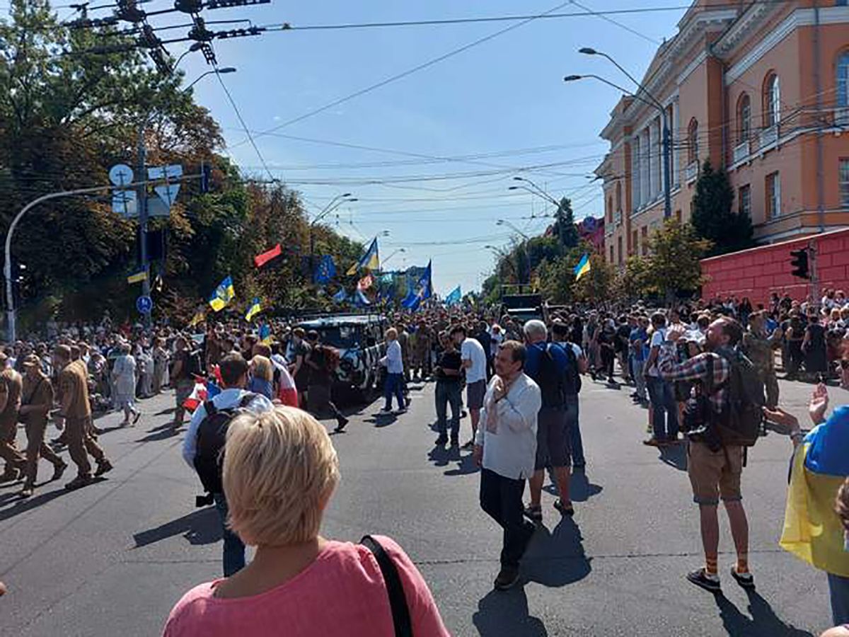 Марш захисників у Києві: українці заспівали "Путін х***о" – промовисте відео - Україна новини - 24 Канал