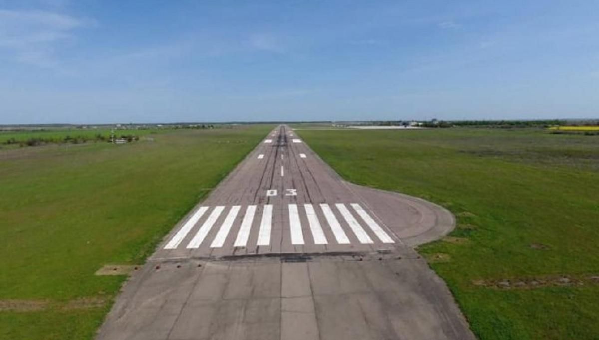 В Херсоне закрывают аэропорт: почему и на сколько