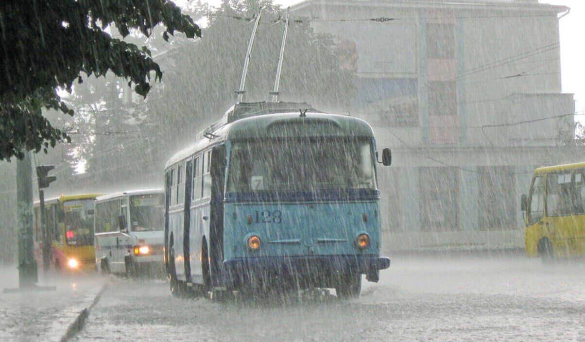 Ровно затопило: в городе отменили часть мероприятий ко Дню Независимости Ровно затопило: в городе отменили часть мероприятий ко Дню Независимости