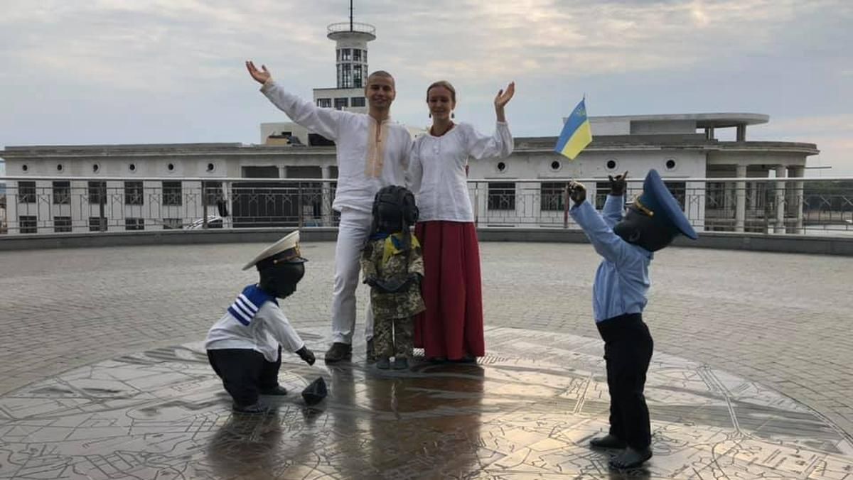 В Киеве в честь Дня Независимости переодели скульптуры малышей-основателей: фото В Киеве в честь Дня Независимости переодели скульптуры малышей-основателей: фото