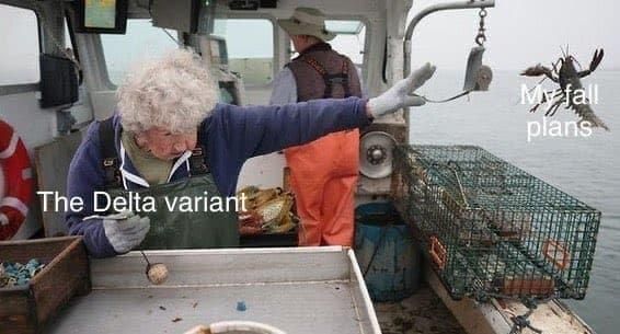 101-річна бабуся стала героїнею мемів: вона просто викинула омара в море