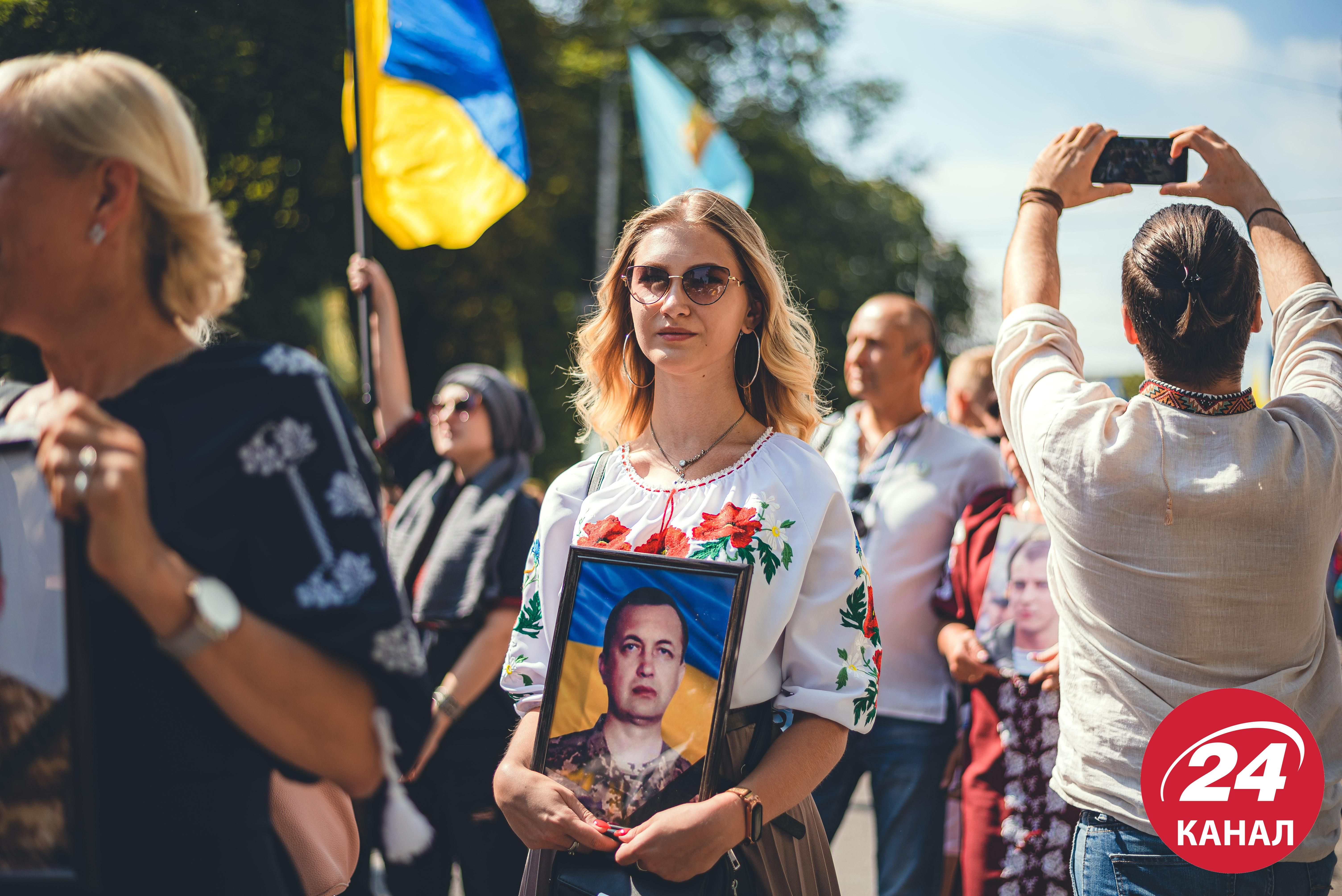 Сльози і слова подяки: як пройшов Марш захисників у Києві – неймовірна фотодобірка - новини АТО - 24 Канал Сльози і слова подяки: як пройшов Марш захисників у Києві – неймовірна фотодобірка - новини АТО - 24 Канал