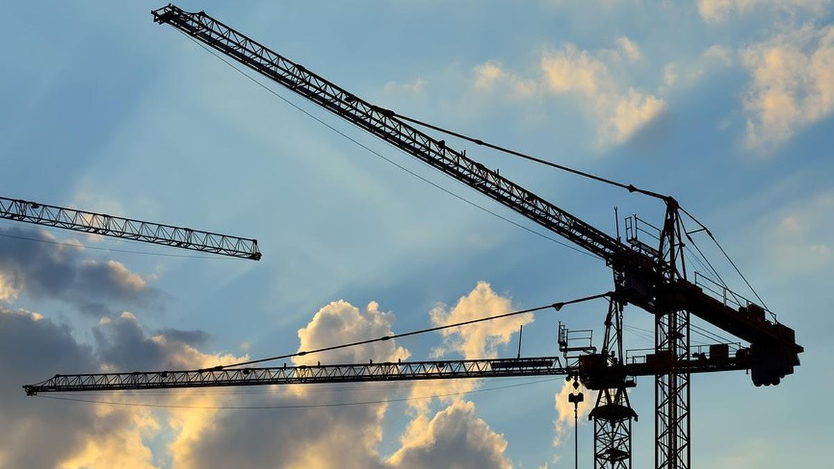 У Києві чоловік заліз на будівельний кран та зірвався: моторошне відео 18+ - Кримінальні новини України - Київ У Києві чоловік заліз на будівельний кран та зірвався: моторошне відео 18+ - Кримінальні новини України - Київ