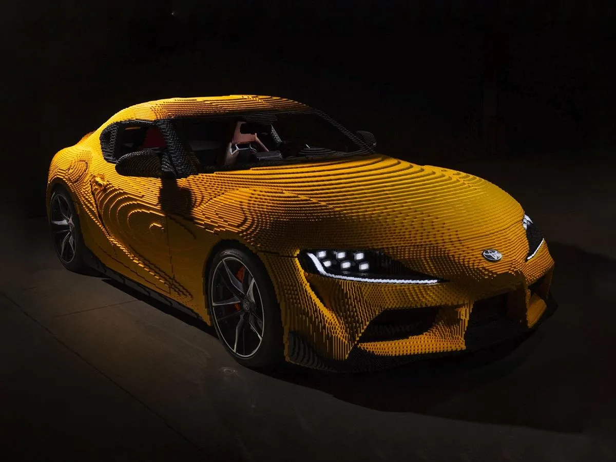 Розганяється до 27 кілометрів: показали Toyota Supra в натуральну величину, зроблену з LEGO