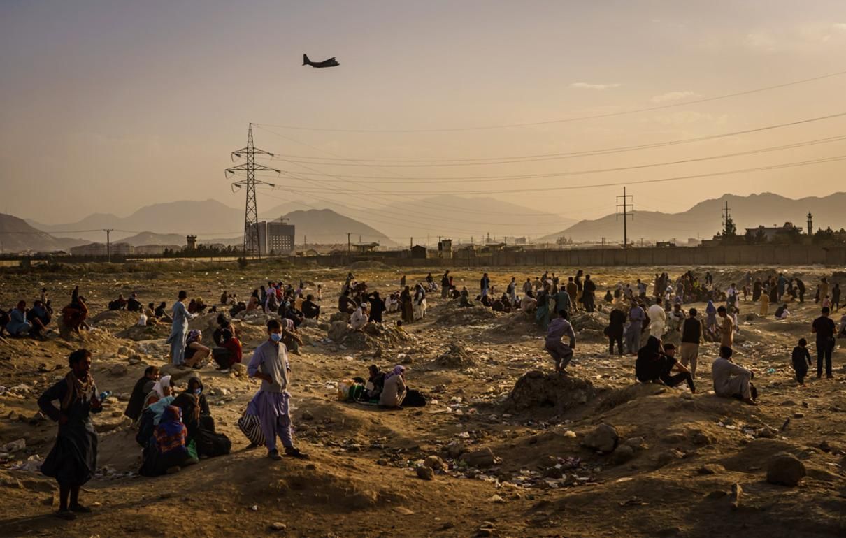 Талибы запретили вывозить доллары из Афганистана Талибы запретили вывозить доллары из Афганистана