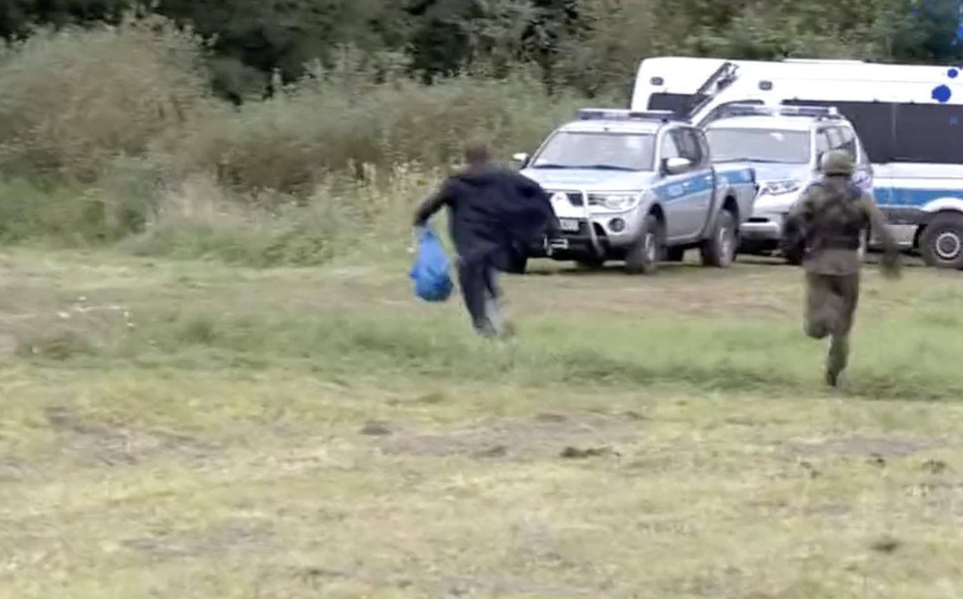 Польський депутат намагався прорвати кордон з Білоруссю: епічне відео погоні - новини Білорусь - 24 Канал Польський депутат намагався прорвати кордон з Білоруссю: епічне відео погоні - новини Білорусь - 24 Канал