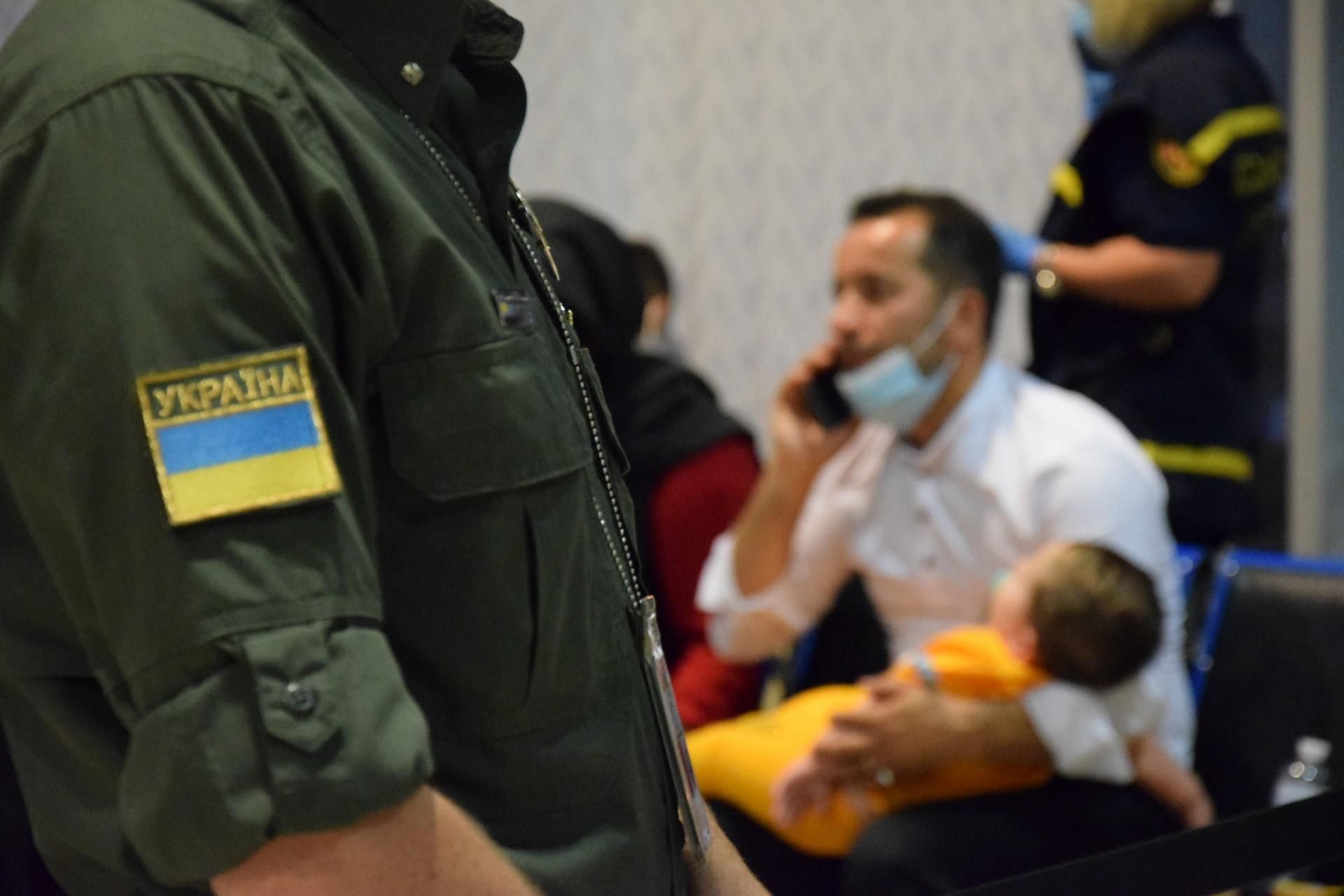 65 афганців, яких евакуювала Україна, попросили статусу біженця - 24 Канал