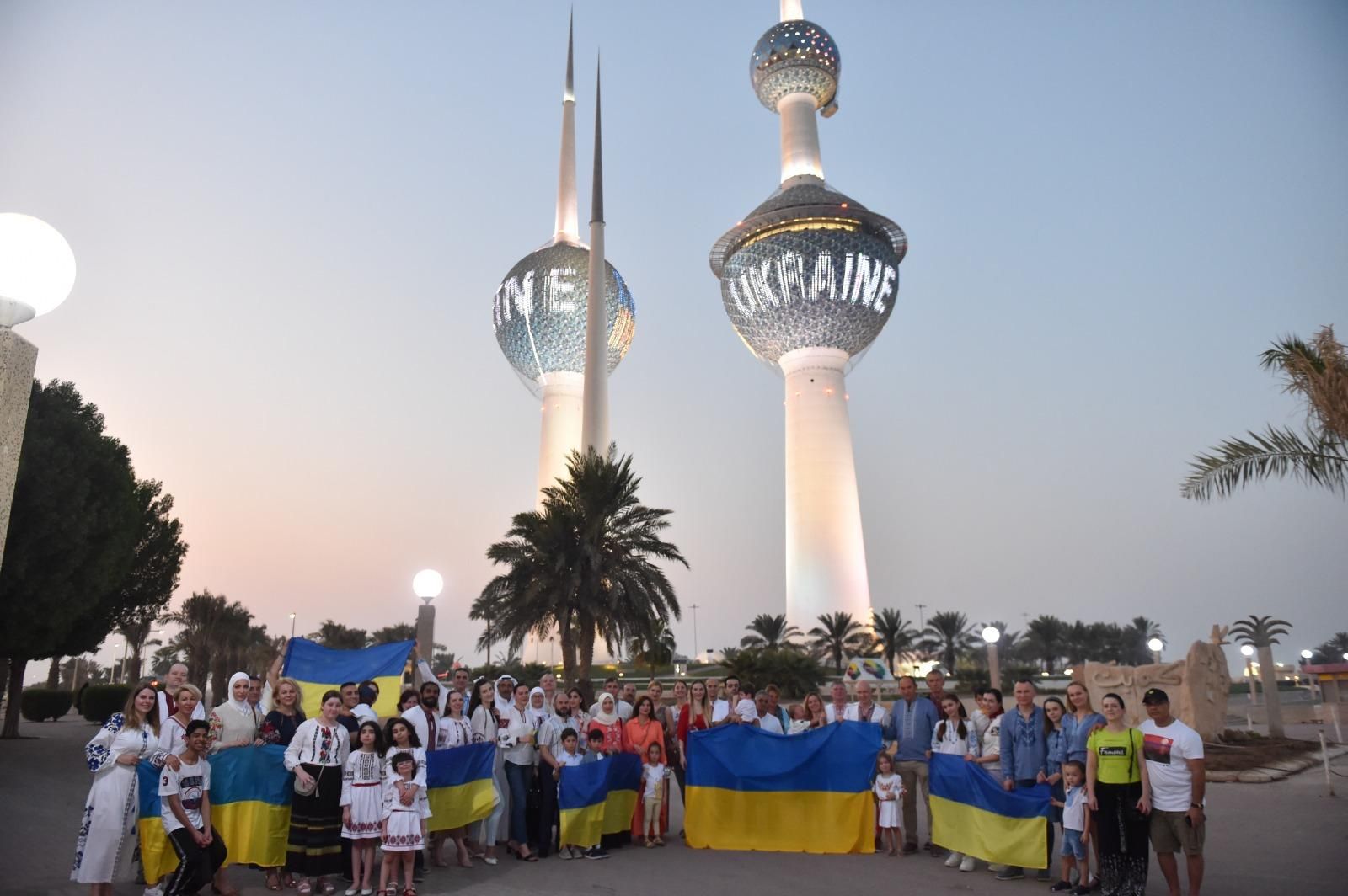 Від Канади до Індонезії: відомі пам'ятки засяяли синьо-жовтими кольорами до Дня Незалежності - Україна новини - 24 Канал