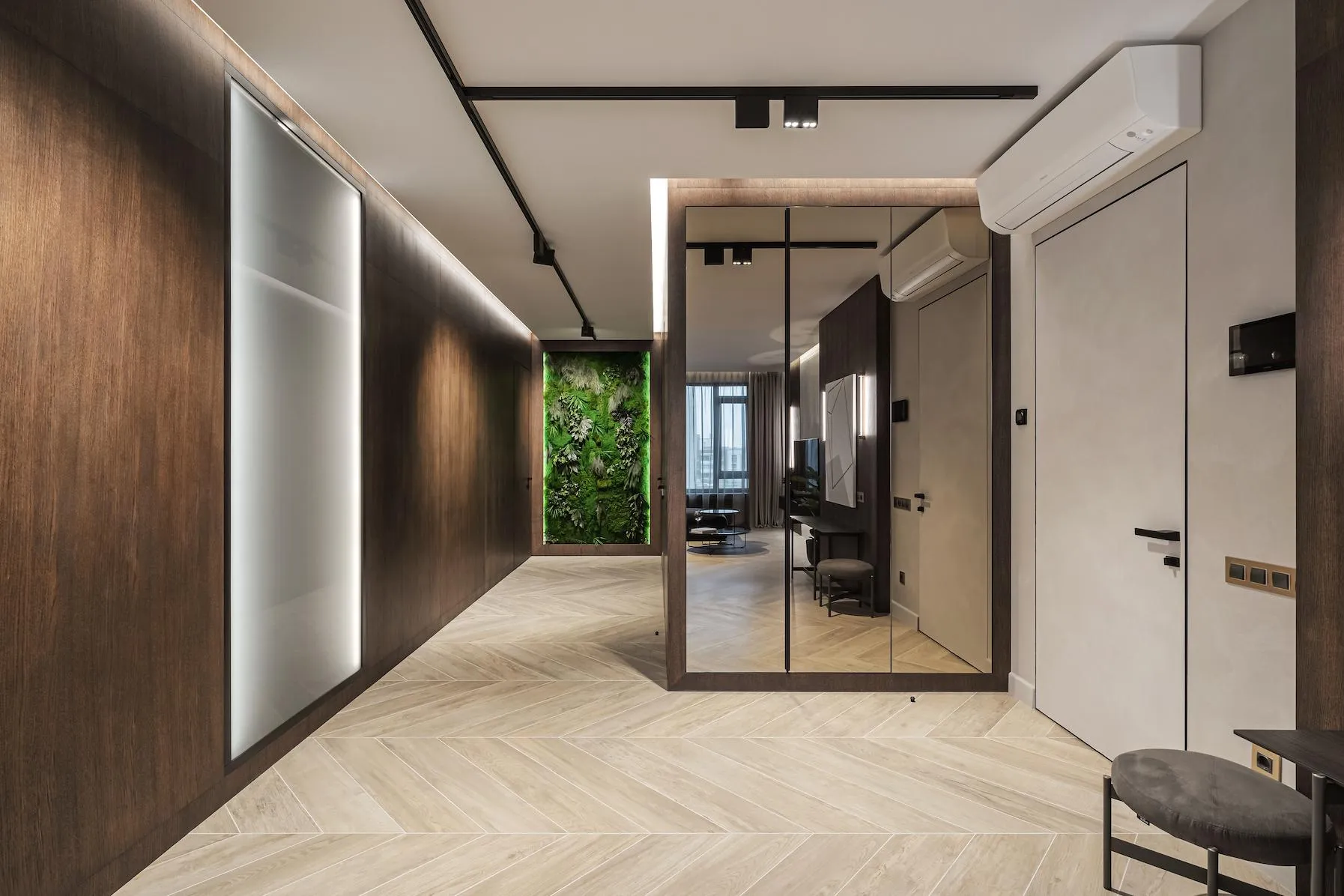 Завдяки продуманому плануванню коридор виглядає ширшим і просторішим Завдяки продуманому плануванню коридор виглядає ширшим і просторішим