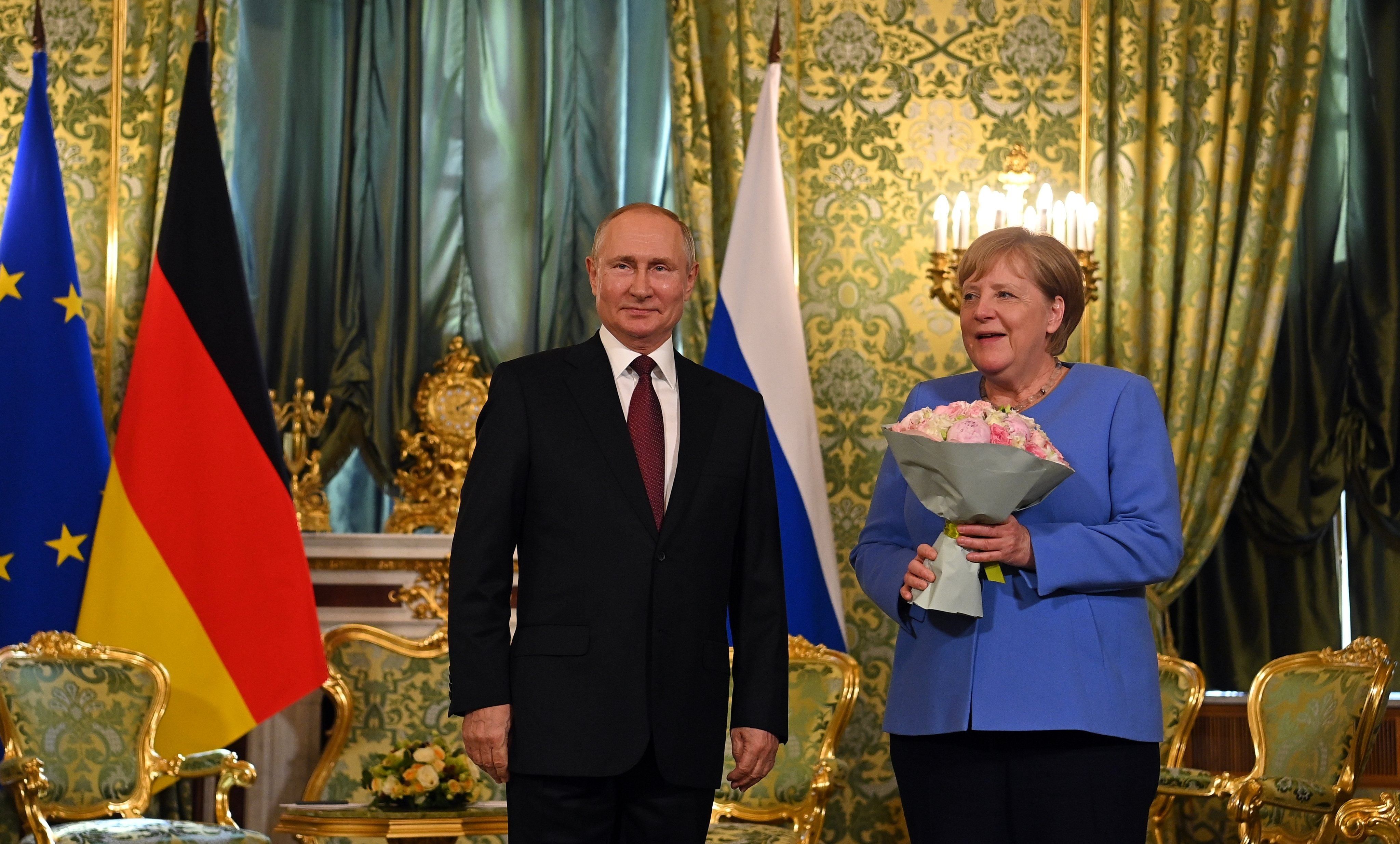 Прощальные обещания: как Меркель не удалось помирить Москву и Киев