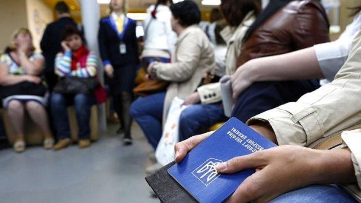 Рынок труда за границей стал еще сложнее: Украина хочет вернуть трудовых мигрантов домой