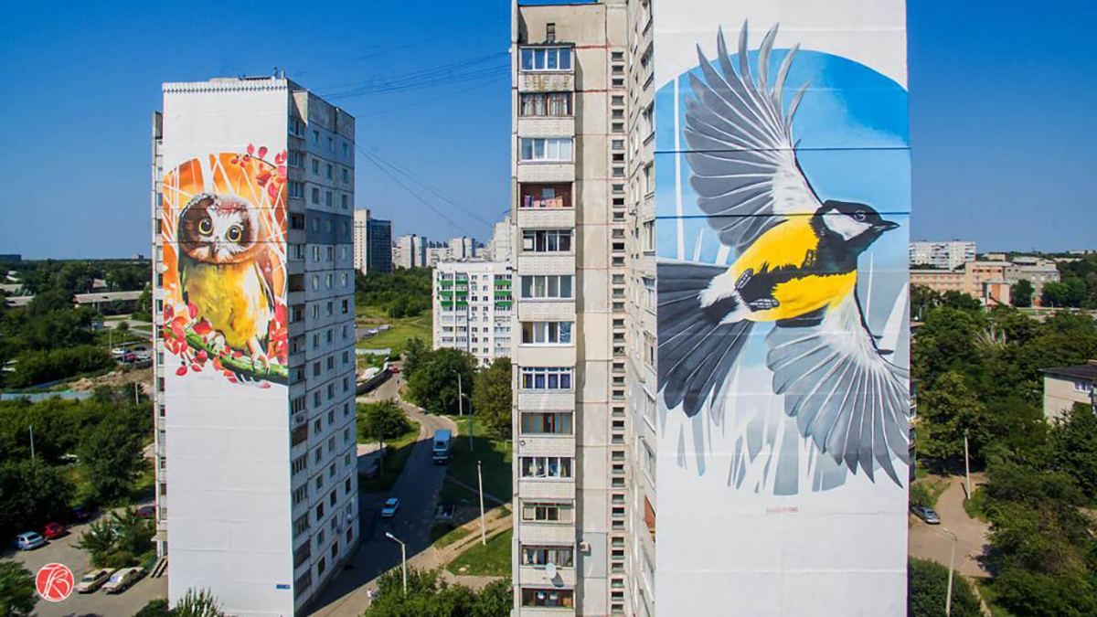 В Харькове заклеили известный мурал: фото разрушения картины