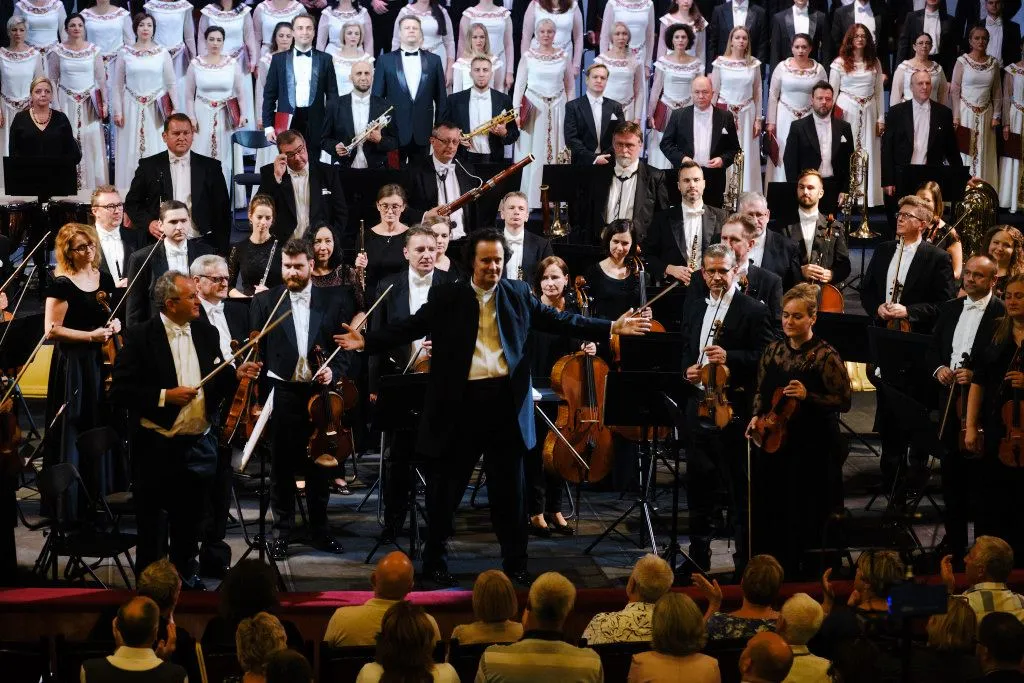 Диригент Хобарт Ерл із оркестром в Одесі Диригент Хобарт Ерл із оркестром в Одесі