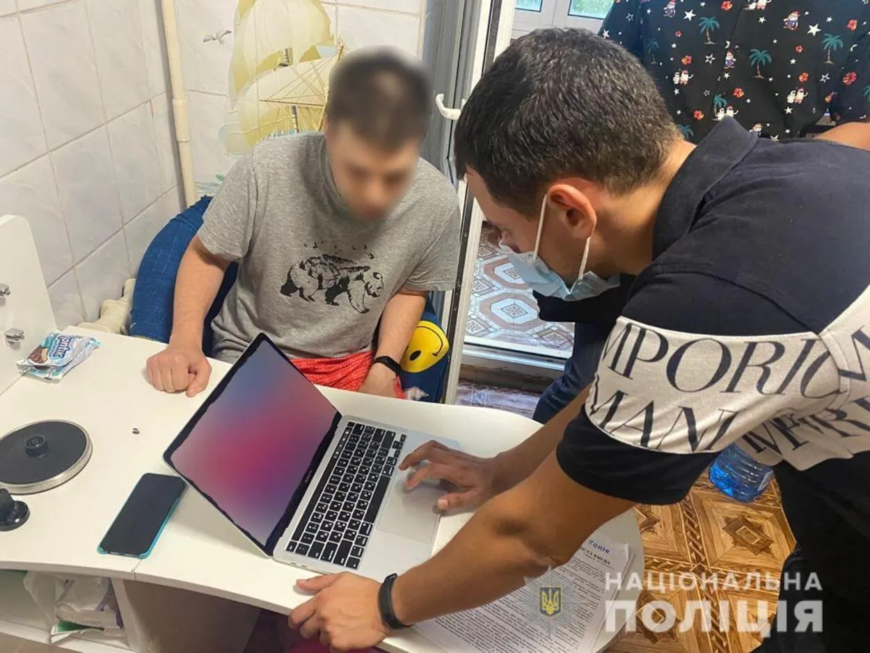 У Львові кіберполіція заблокувала сайт з піратськими фільмами: ним користувались мільйони людей У Львові кіберполіція заблокувала сайт з піратськими фільмами: ним користувались мільйони людей