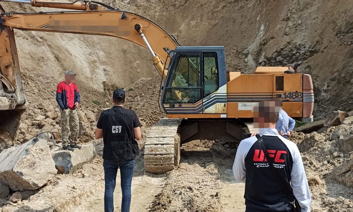 Зловмисники незаконно видобували базальт і завдали державі збитків на 70 мільйонів - Новини Рівного - 24 Канал Зловмисники незаконно видобували базальт і завдали державі збитків на 70 мільйонів - Новини Рівного - 24 Канал