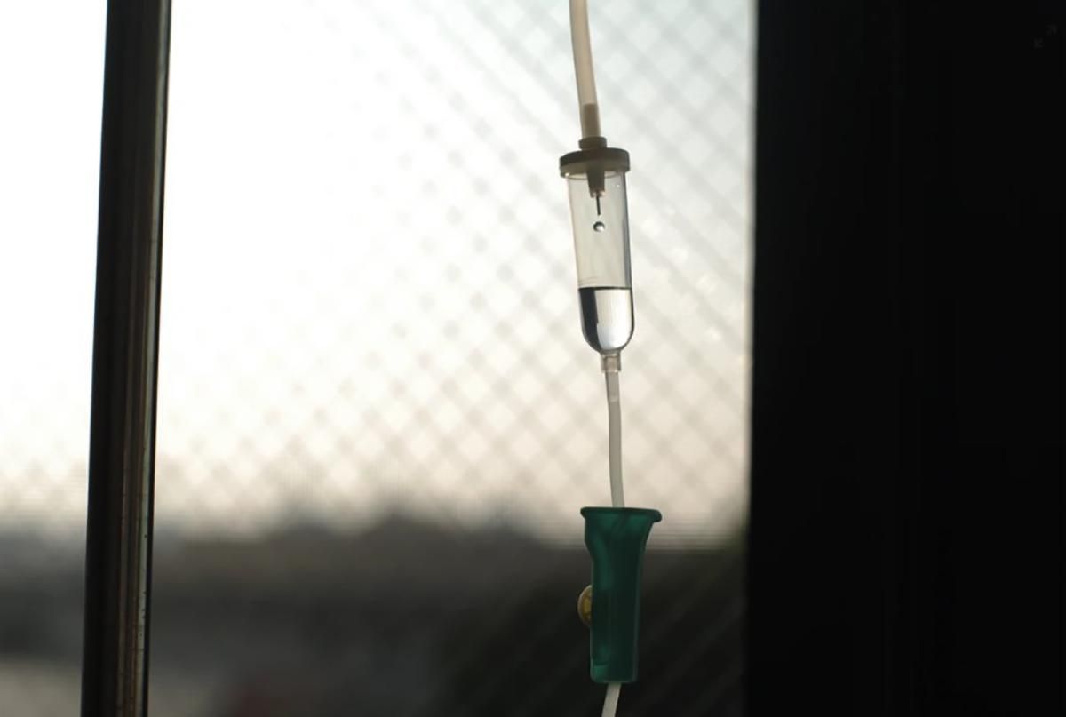 Празднование закончилось трагически: в РФ от отравления неизвестным алкоголем погибли 5 человек Празднование закончилось трагически: в РФ от отравления неизвестным алкоголем погибли 5 человек