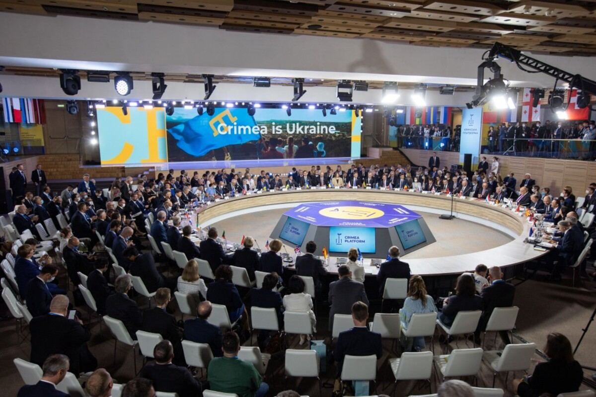 Россия будет бряцать оружием, – политолог о последствиях проведения Крымской платформы