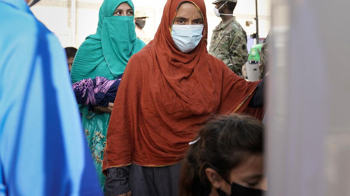 Таліби заборонили афганським жінкам виходити з дому - 24 Канал