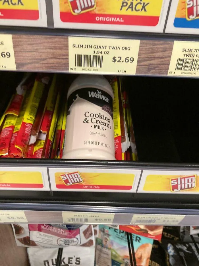Деякі люди звички просто кидати продукти у будь-якому відділі супермаркету