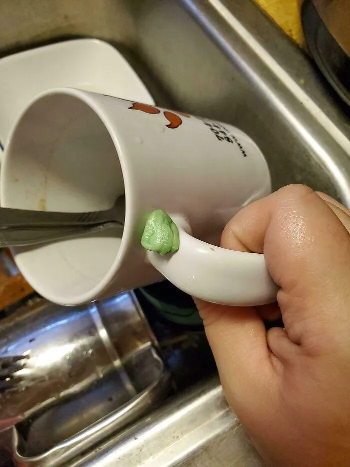 Ось що моя мама робить зі своєю жуйкою, коли п'є каву Ось що моя мама робить зі своєю жуйкою, коли п'є каву