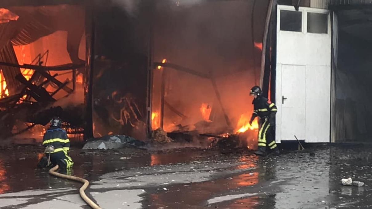 В Виннице произошел масштабный пожар: огонь тушили почти полсотни спасателей