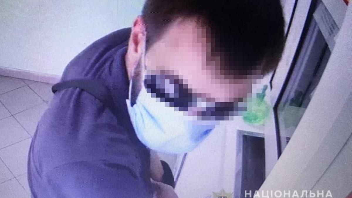 Киевский суд отпустил мужчину, который с гранатой пытался ограбить обменник Киевский суд отпустил мужчину, который с гранатой пытался ограбить обменник