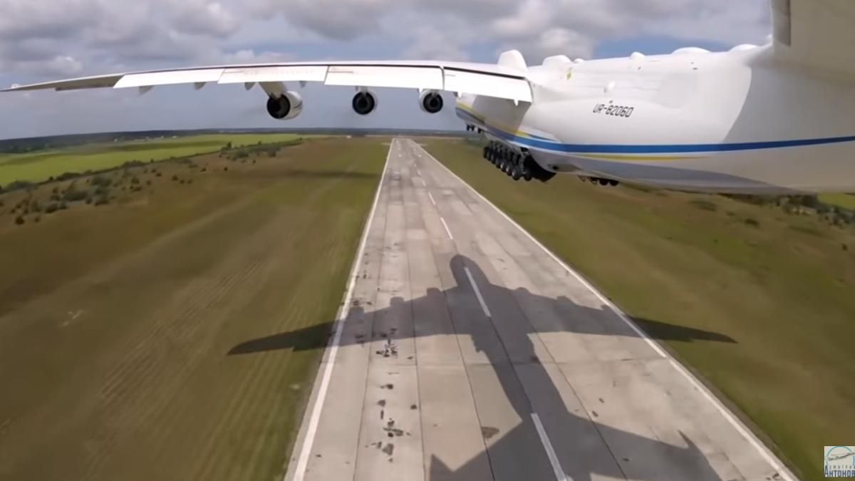 Головний пілот "Мрії" показав унікальний запис підготовки до параду на День Незалежності - Новини Києва - Київ Головний пілот "Мрії" показав унікальний запис підготовки до параду на День Незалежності - Новини Києва - Київ