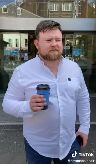 Адам після процедури / Скриншот інстаграм novocabelohair Адам після процедури / Скриншот інстаграм novocabelohair