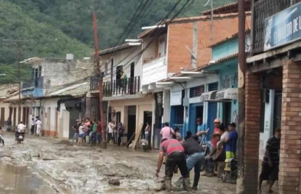 Разрушенные дома, десятки погибших: в Венесуэле чрезвычайное положение из-за наводнения