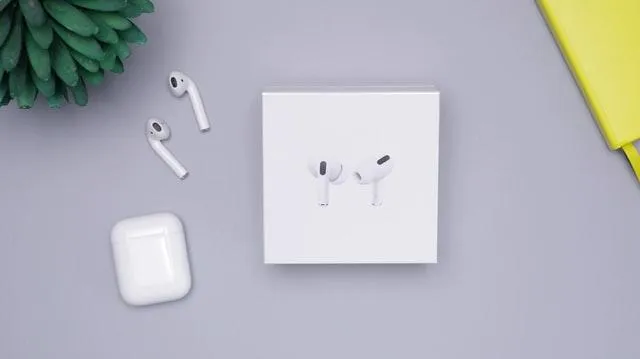 Навушники AirPods